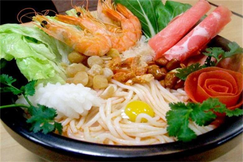 苗家妹子过桥米线